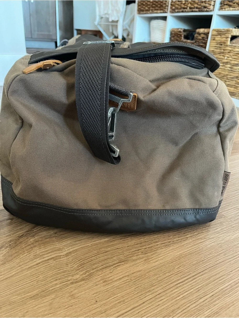 Duluth Trading Co Waxed Canvas Weekender Duffel Bag Brown Large Travel Carry On